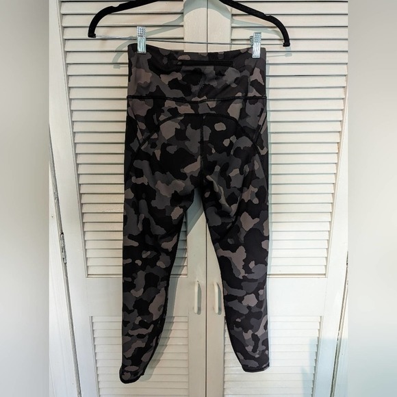 🎃 Athleta Lightning Camo 7/8 Tight XS - Picture 6 of 8